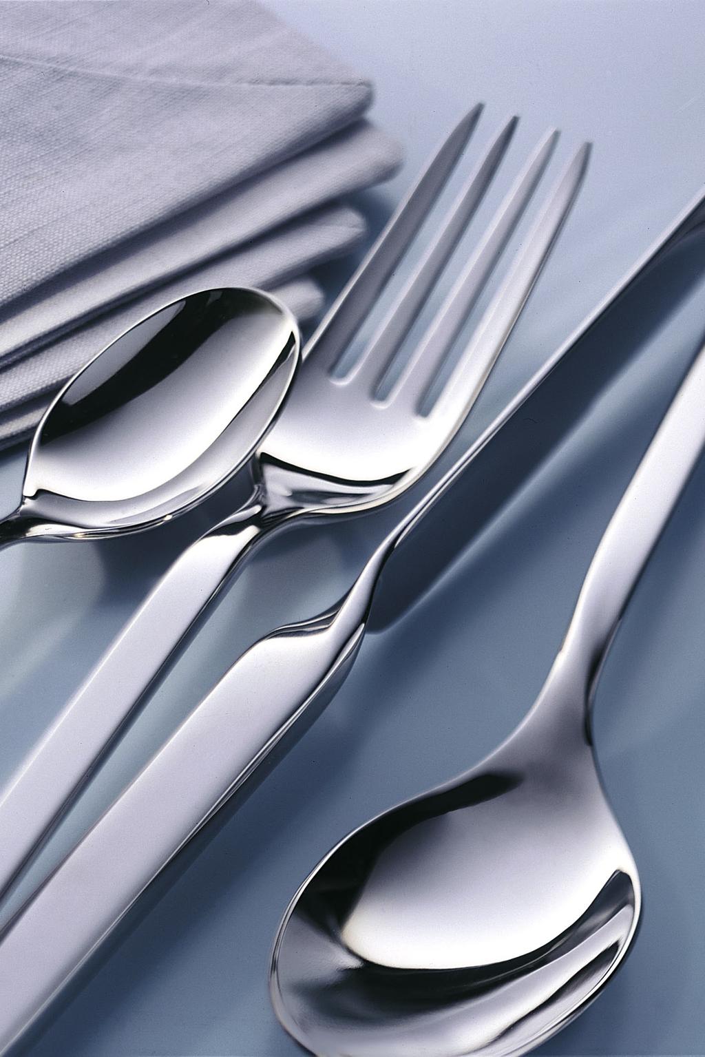 NewWave Trendy cutlery in an a ttractive wave design cool, clear, distinctive. Des couverts tendance aux lignes ondulées très flatteuses: un design cool, précis, inimitable.