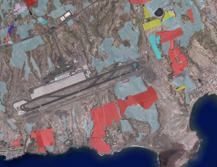Memoria Eduardo José Delgado Trujillo Figura 51. Mapas de cultivos en los alrededores del aeropuerto Tenerife Sur (en rojo el cultivo de tomate).