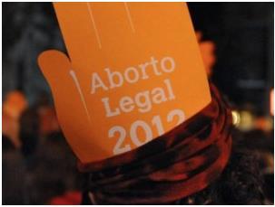 Ayer se efectuó una concentración en la Plaza Libertad instando a que el sistema político apruebe el proyecto de ley que, entre otras cosas, despenaliza el aborto.