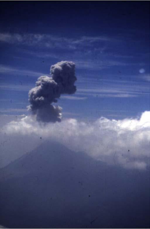 La región latinoamericana posee una cadena volcánica de más de diez mil kilómetros Poseemos la concentración más grande de volcanes activos en el planeta En