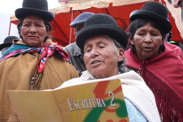 8 al 14 de mayo Bolivia Un porcentaje elevado de mujeres indígenas no saben leer y escribir.