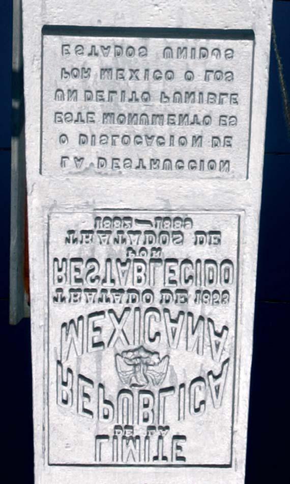 Monumento fronterizo en el Rancho El Berrendo, Sonora Estos monumentos ubicados a lo largo de toda la frontera fueron por décadas, el único indicio de la transcición de México a
