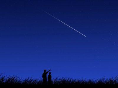 Cuando la trayectoria de alguno de ellos coincide con la de la Tierra y entra en nuestra atmósfera, el meteorito se quema, produciendo lo que conocemos como estrella fugaz.