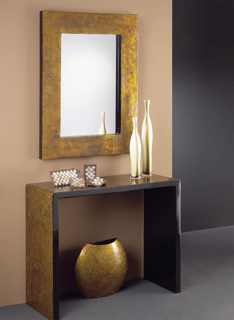 Colección de espejos en tres medidas, con marco en madera lacada a mano y decorada con texturas. Espejo CLEO 90 Ref. 10-E90/CL Medidas: 90 x 70 x 4 cm Puntos: 170 32 Espejo CLEO 120 Ref.
