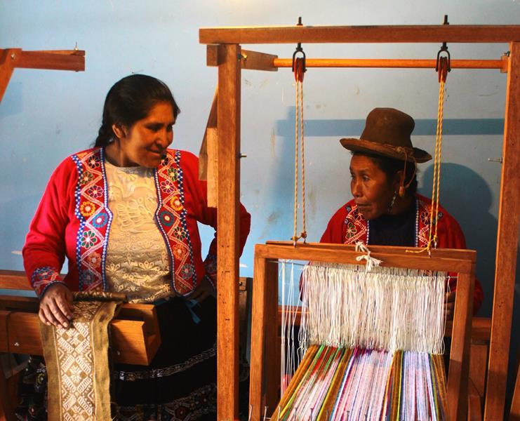 Señora presidenta Doris forma parte de los más de 700 artesanas y artesanos que participan del proyecto Hilando Culturas: fortalecimiento de las capacidades de agentes culturales de la cadena de