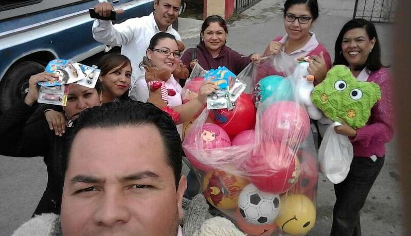 Sucursal: Reynosa Centro (20 beneficiados) Acudieron a un asilo para visitar