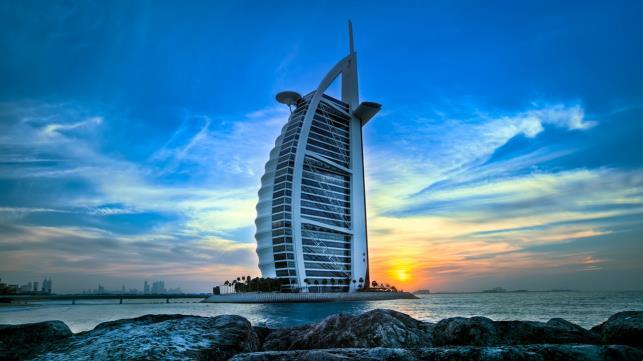 Hoteles de primera superior acomodación doble. Entrada y diversión Parque Acuático. Visita al exterior del Hotel Burj Al Arab.
