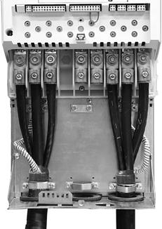 67 Bastidor R6: Instalación del terminal de cable (cables de 16 a 70 mm 2 [6 a 2/0 AWG]) Extraiga los terminales de tornillo.