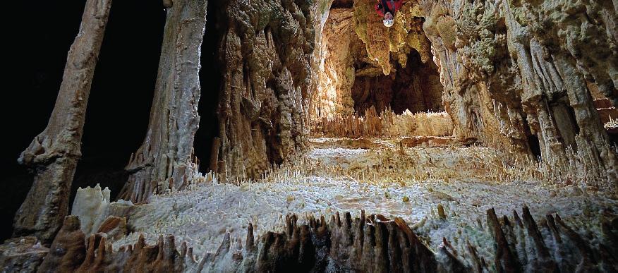 Revilla de Pomar Cueva de los Franceses En el páramo de La Lora nos encontramos con el espacio natural de Covalagua, donde están