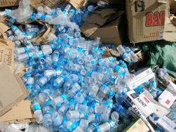 Tema 3 # Sistema de riego con botellas Producción de composta Botellas de plástico pet, agua, tijeras y cinta.
