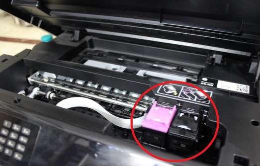 PASO 1 Encienda la impresora y abra la tapa de acceso a los cartuchos.
