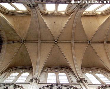 Las iglesias medievales poseían bóvedas muy pesadas, que