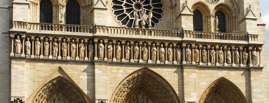 Galería de estatuas Catedral de Notre Dame 20 m Es una galería con 28 estatuas que se
