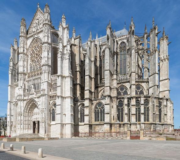 Catedral de Beauvais comenzada en 1225. Uso de elementos radiales como los rosetones.