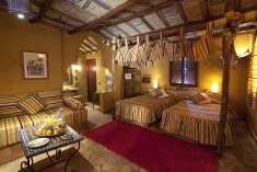 Construida en adobe siguiendo la técnica tradicional marroquí, este magnífico hotel es el lugar ideal para relajarse y disfrutar del desierto que le envuelve.