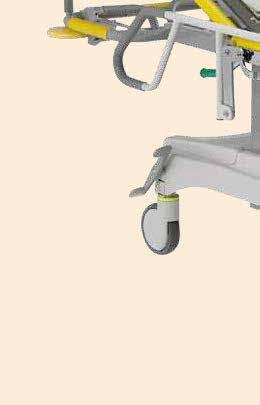 Los nuevos mangos plegables ofrecen a los enfermeros una posición de trabajo más ergonómica durante el traslado de