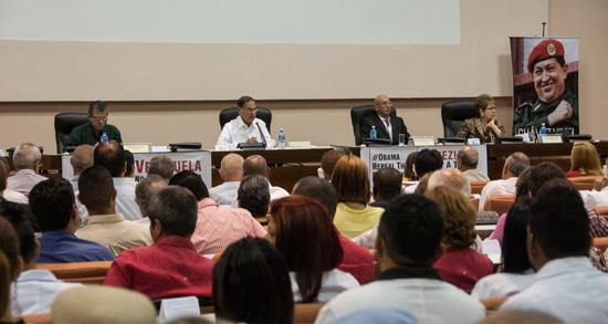 www.juventudrebelde.cu El panel Qué pasa en Venezuela? sesionó en el Palacio de Convenciones de La Habana.