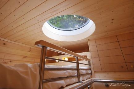 acceso), más una cúpula, practicable que sirve de claraboya e inunde de luz todo