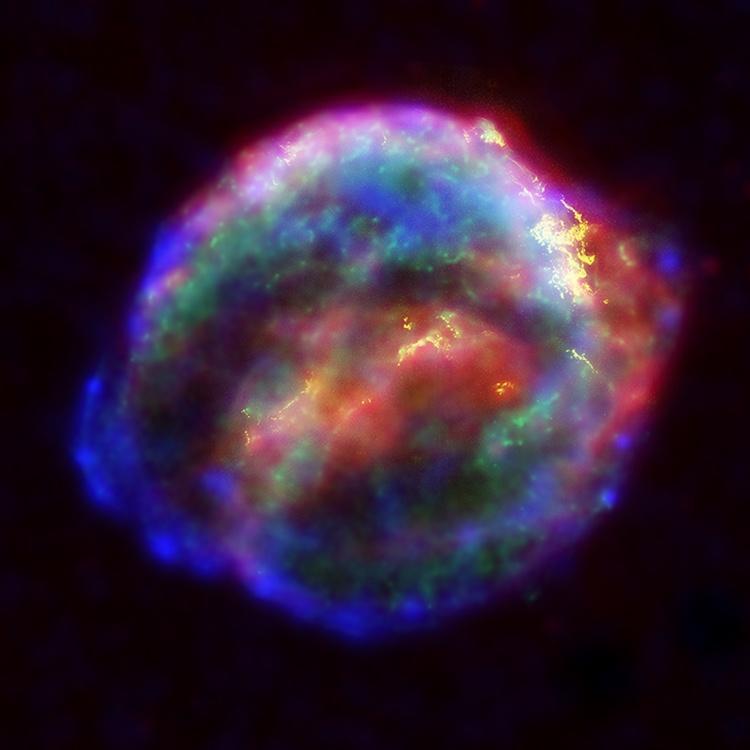 Formación de elementos Núcleo estrella: H He C O Fe Explosión supernova: demás
