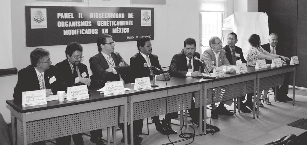 Intervención del Dip. Federico Ovalle Vaqueras, y en la mesa el Dr. Francisco Bolívar Zapata, Dr. José Luis Martínez Ca