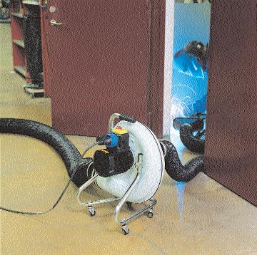 Ideal como extractor de gases de soldadura, vapores, polvo o suministro de aire fresco durante el trabajo en espacios cerrados y reducidos.