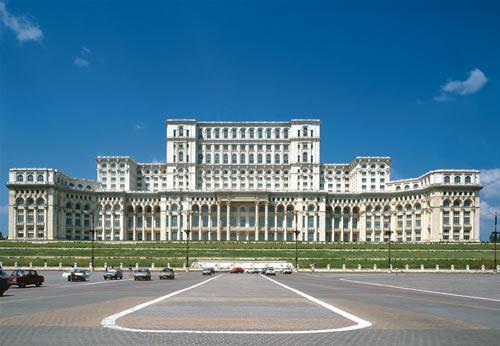 El Palacio del Parlamento La Plaza de la Revolución Alojamiento en un hotel 4* de Bucarest.