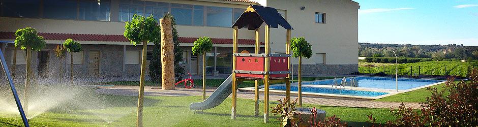 Sin duda, es uno de los mejores Hoteles para niños y perros en la provincia de Tarragona. Es el espacio ideal para pasar unas vacaciones en familia con niños y perros.