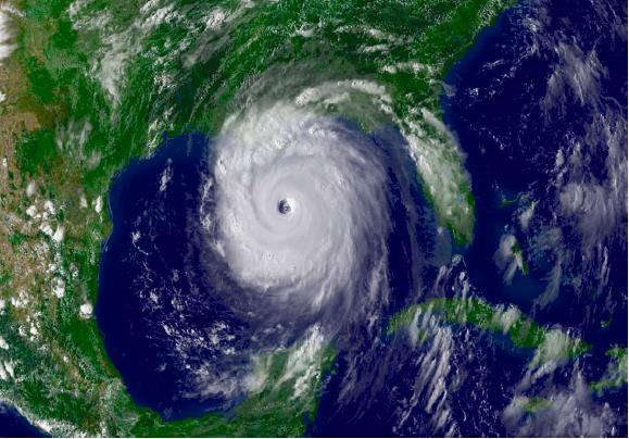 Imagen del huracán Katrina tomada, por el satélite NOAA en color