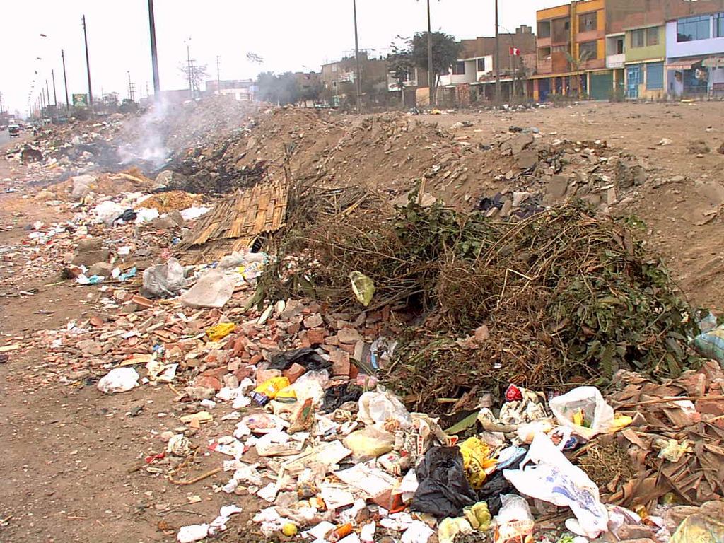 Disposición final de los residuos sólidos La totalidad de los residuos sólidos recolectados son dispuestos diariamente en el relleno sanitario de Ancón (CASREN S.R.L.) que se ubican a 40 Km.