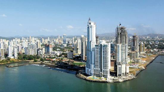 DIA 08 COLON DE PANAMA Este día visitaremos la ciudad de Colon en donde tendrás tres principales excursiones, puedes visitas las exclusas de Panamá que conforman