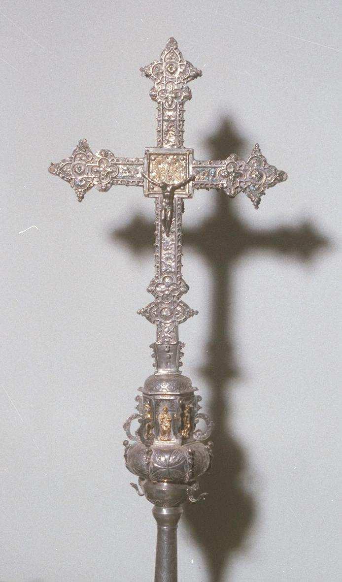 Iglesia de la Asunción cruz procesional 68 x 37 x 3 plata repujada y sobredorada XVI, 1570-1590 punzón: CES Buerba.