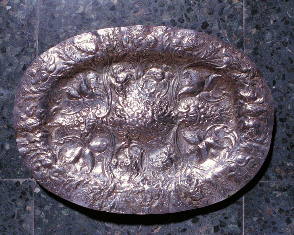 48 Ø plata repujada XVII, primera mitad E. M. Burgasé.