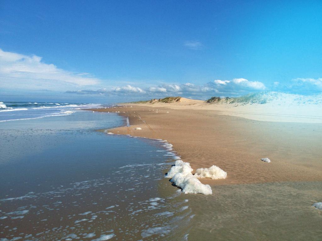 KILÓMETROS DE PLAYA VIRGEN La Playa de La Viuda, aislada del pueblo por un afloramiento rocoso, es una de las playas más atractivas de Uruguay y con el