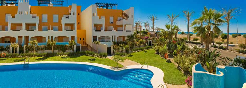 GRAN NOVEDAD APARTAMENTOS CON ANIMACIÓN Y DETALLES Le ofrecemos dos complejos de apartamentos, en Vera (Almería) e Isla Canela (Huelva), donde podrá encontrar la