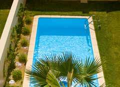 Apartamento 2 dormitorios con piscina privada: Misma distribución que apartamento de 2 dormitorios y cuenta además con terraza o jardín con piscina privada.