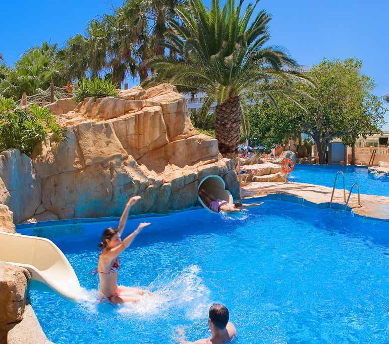 PLAYACAPRICHO HOTEL H/AL/00493-modalidad playa Urb. Playa Serena S/N, 04740 Roquetas de Mar, Almería ( 950 333 100 Primera línea de playa, junto al paseo marítimo peatonal y rodeado de jardines.