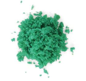 El cobre forma una sal verde cuando se mezcla con cloro y agua.