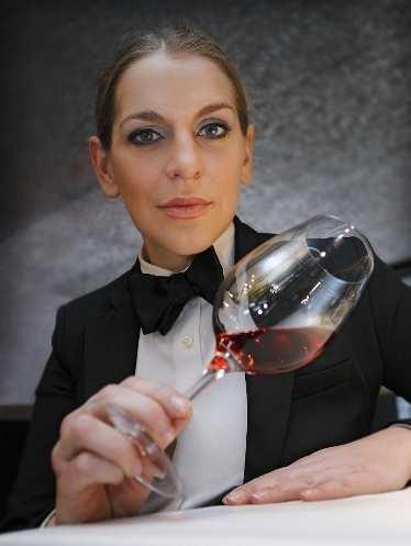 000 usuarios registrados. Experto en vinos extranjeros especialmente en Francia, Italia y Alemania, participando en innumerables catas y eventos internacionales como experto en vinos.