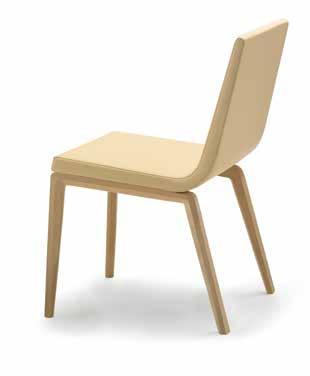 Upholstered seat and backrest. 4-legged solid beech wood base. Silla.