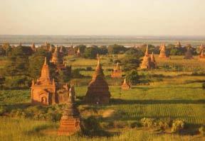 sorprendernos. Continuaremos por Bagan, la sorprendente zona arqueológica de Bagan, llena de templos y con uno de los atardeceres más bonitos de Myanmar.