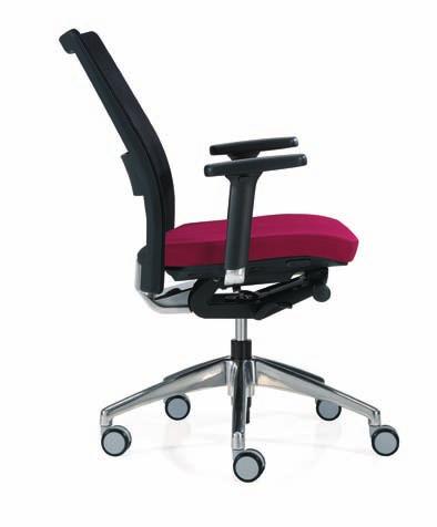 La mecánica avanzada de movimiento sincronizado, permite la basculación del asiento y respaldo en proporción ergonómicamente correcta.