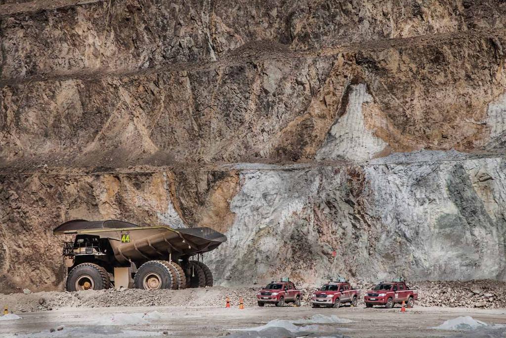 53 ÁREAS DE NEGOCIO Mercado de Explosivos Producción de Cobre La minería nacional alcanzo durante el año 2015 una producción cercana a las 5,76 millones de toneladas manteniéndose casi inalterada