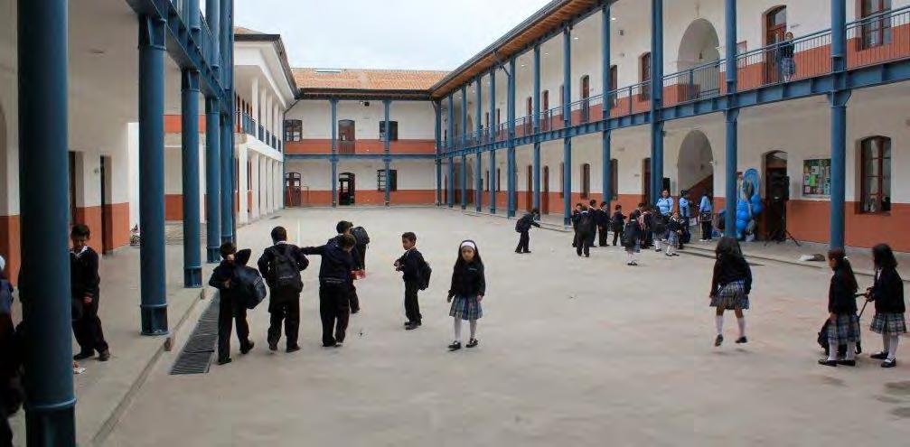 Proyecto 33 Edificaciones con historia al servicio de la educación Reconstrucción de la Unidad Educativa San Vicente de Paúl Ubicación Chimborazo Inversión USD 5,3