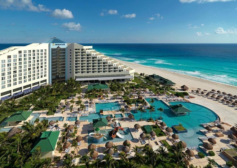 El Resort Iberostar Cancún es un lujoso hotel de 5 estrellas. Con un plan todo Incluido, el complejo esta localizado en una de las mejores playas de Cancún, México.