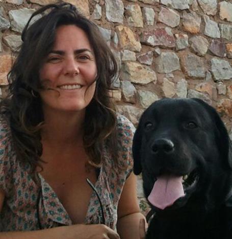 terapia. Desde 2012 compagina su trabajo como psicóloga con el mundo de la terapia asistida con animales.