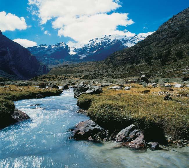 2. La disponibilidad de fuentes y el uso del agua en el Perú El agua es el componente más importante y abundante de nuestro planeta.