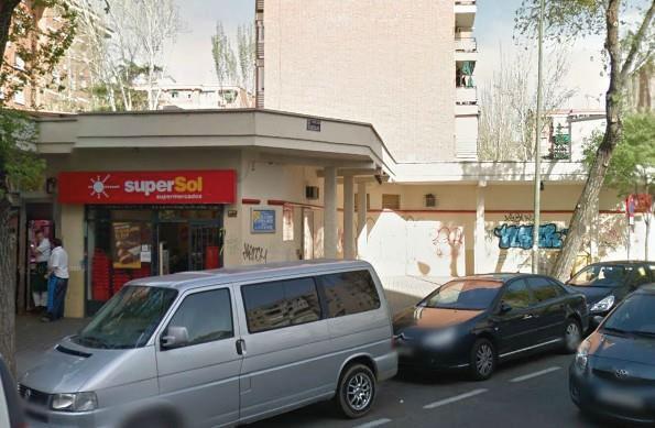 Ubicación Tamaño C/ Illescas, 197 (Madrid Capital) Local de 260 m 2 con fachada en forma de esquina Inquilino Rentas Renta: IBI + Comun.: Actualización: 43.