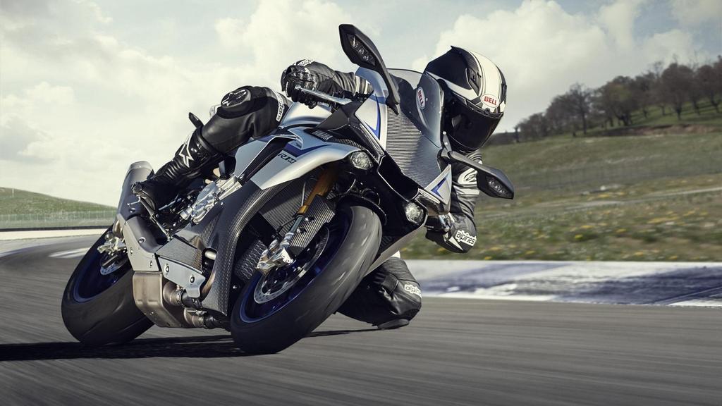 Nueva Yamaha YZF-R1M. Somos la R1 La motocicleta deportiva YZF- R1M es una versión especial de la nueva R1 con mejores prestaciones de fábrica que permite a pilotos desplegar su verdadero potencial.