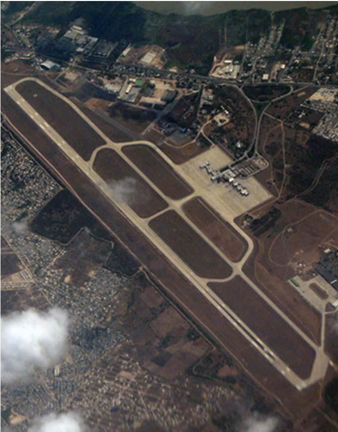 VENTAJAS Y DESVENTAJAS DE LOS AEROPUERTOS BAQ - El aeropuerto Ernesto Cortissoz de Barranquilla VENTAJAS DESVENTAJAS 1. Suficiente capacidad para aumentar el numero de operaciones 2.