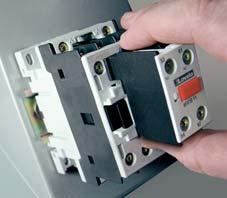 El enclavamiento tipo BFX50 01 dispone también de 2 contactos auxiliares NC incorporados para el enclavamiento eléctrico.